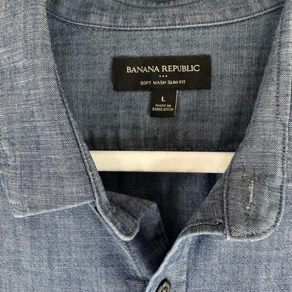 Banana Republic Chambray Denim Buttondown: Perfect Blend of Style & Comfort - Picture 4 of 9